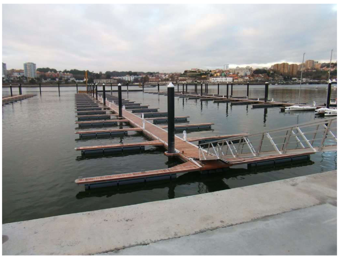 Example of a dock that can adapt to sea level rise. ©Pla d’adaptació al canvi climatic dels ports de Catalunya (2023), page 313.
